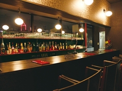 ASIAN BAR 阿龍